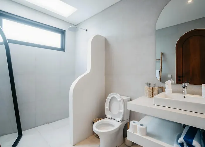 Layth - Modern 4br With Sunken Seating, * Canggu