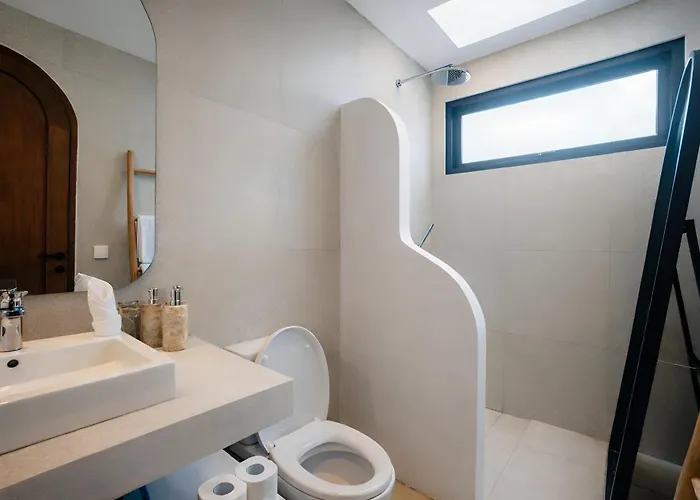 Layth - Modern 4br With Sunken Seating, Villa Canggu