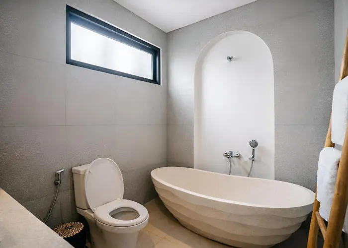 Layth - Modern 4br With Sunken Seating, *