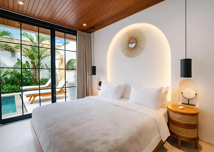 Villa Layth - Modern 4br With Sunken Seating, Canggu