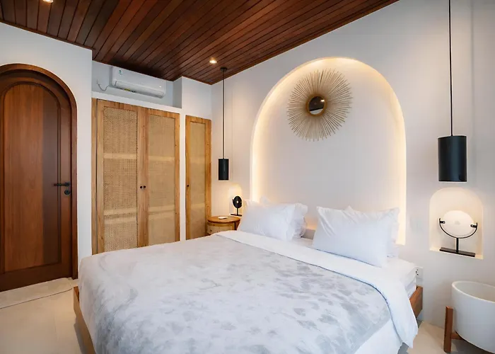 Layth - Modern 4br With Sunken Seating, * Canggu