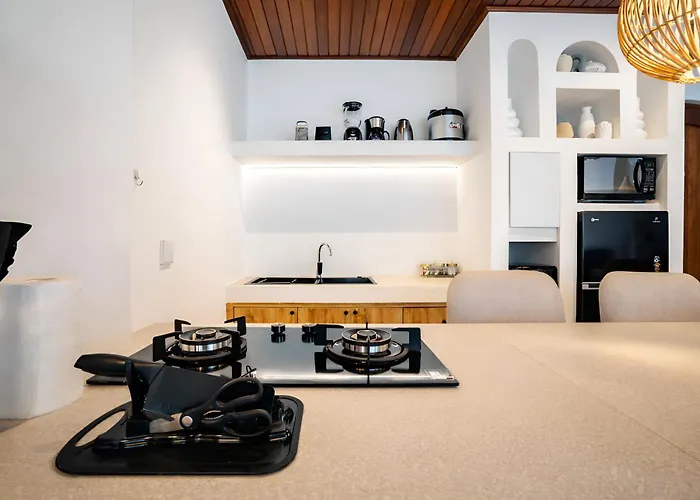 Layth - Modern 4br With Sunken Seating, Villa