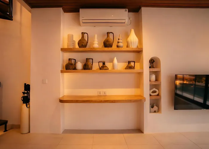 Villa Layth - Modern 4br With Sunken Seating,